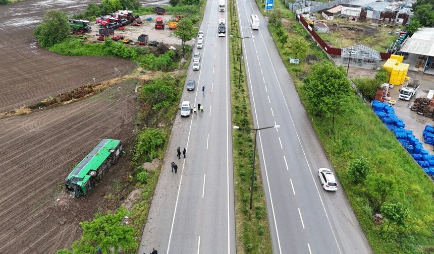 Tur otobüsü devrildi: 46 kişi yaralandı