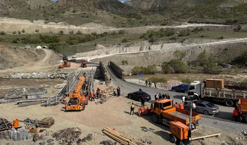 Hakkari-Van kara yolunda ikinci panel köprünün kurulumuna başlandı