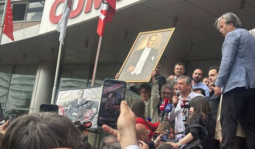 Özgür Özel, CHP Genel Merkezi'nden ayrıldı: Geri gelmek üzere çıkıyorum