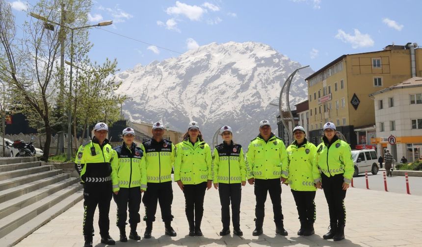 Hakkâri’de Trafik Haftasında Öğrencilere uygulamalı eğitim