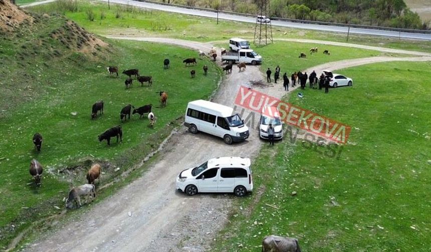 Hakkari’de Çöp Krizi: Köylüler Yolu Kapattı, Nöbete Başladı
