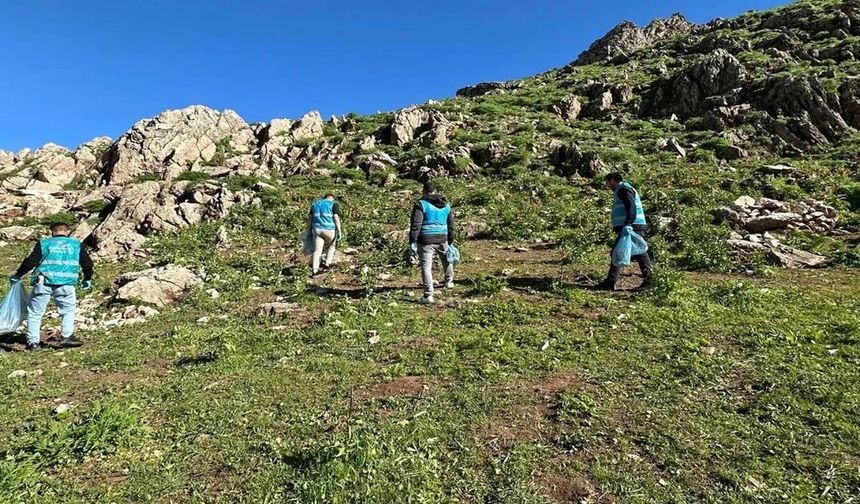 Nehil Sazlığı’nda Çevre Temizliği ve Ters Lale Gözlem Etkinliği