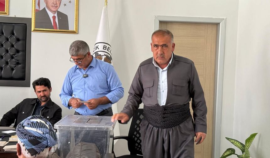 Derecik Belediyesi AK Parti’ye geçti