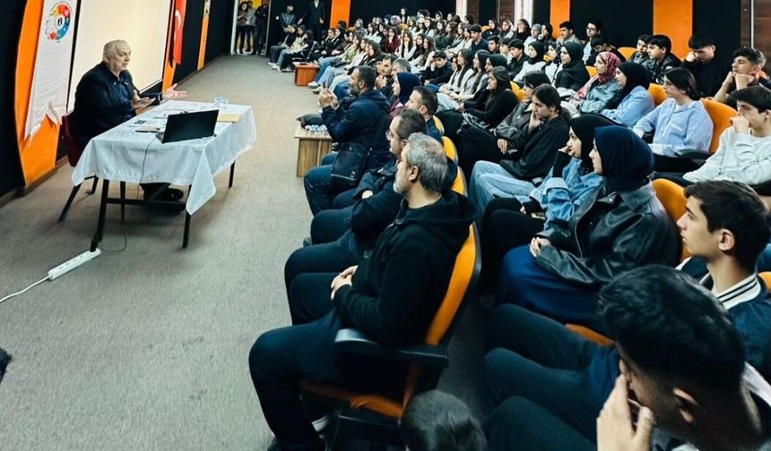Metin Külünk Yüksekova’da Öğrencilerle Buluştu
