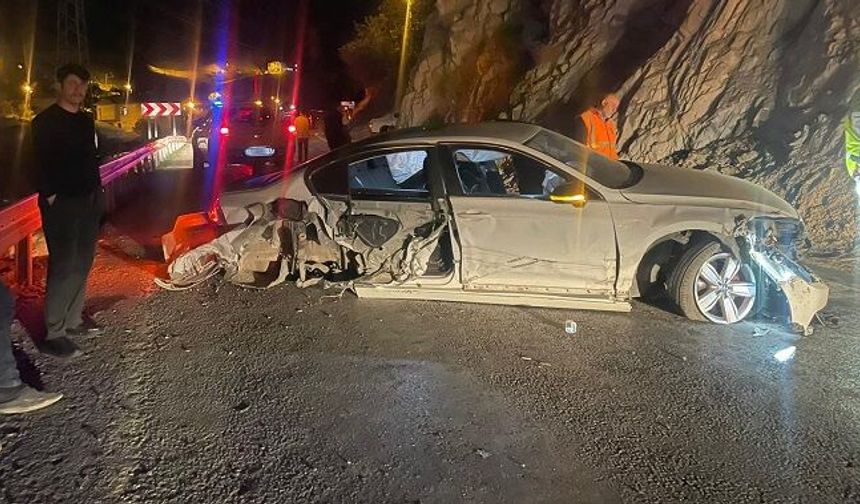 Hakkari-Van kara yolunda kaza: 2 Yaralı