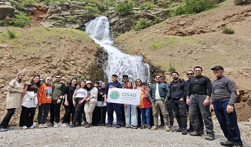 Hakkâri’de Ters Lale Rotalarında Doğa Yürüyüşü