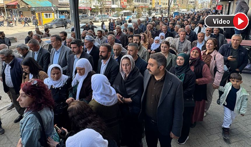 DEM Parti Yüksekova’da Yürüdü: Çözüm Sürecinde İktidar Neden Sessiz?