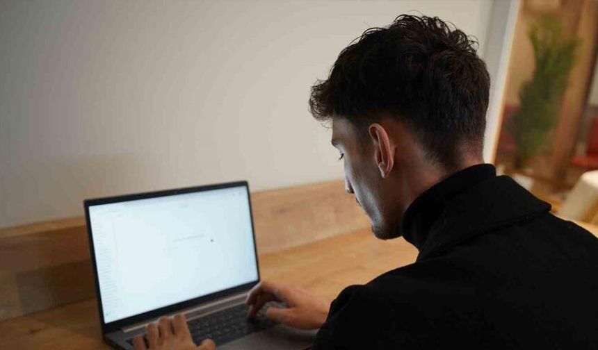 "Yapay zekanın tesellisi tehlike saçıyor, muhakeme yeteneğini bloke ediyor"