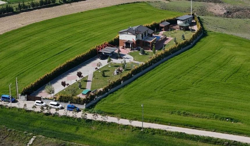 Özel kalem müdürünün evi, görenleri hayrete düşürdü