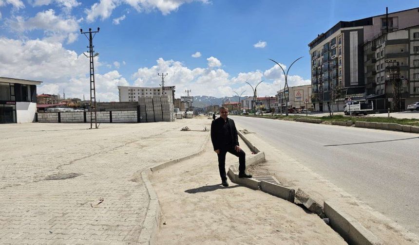 Yüksekova’da ‘Kaldırım’ Tepkisi: “Modern Şehir İstiyoruz”