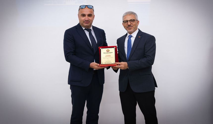 Hakkârili Yamaç Paraşütü Eğitmen Pilot’u Hasan Tur’a THK’dan Başarı Ödülü