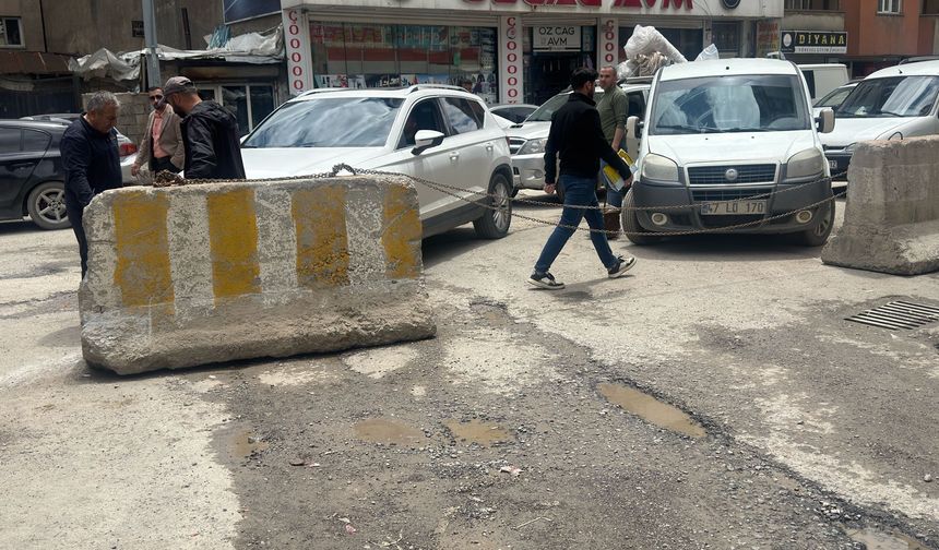 Yüksekova’da Özgürlük Meydanı Trafiğe Kapatıldı