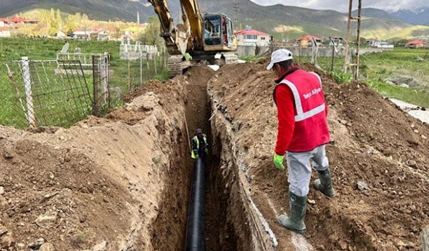 Yüksekova'da 3 Mahalleye 24 Kilometrelik Kanalizasyon Hattı