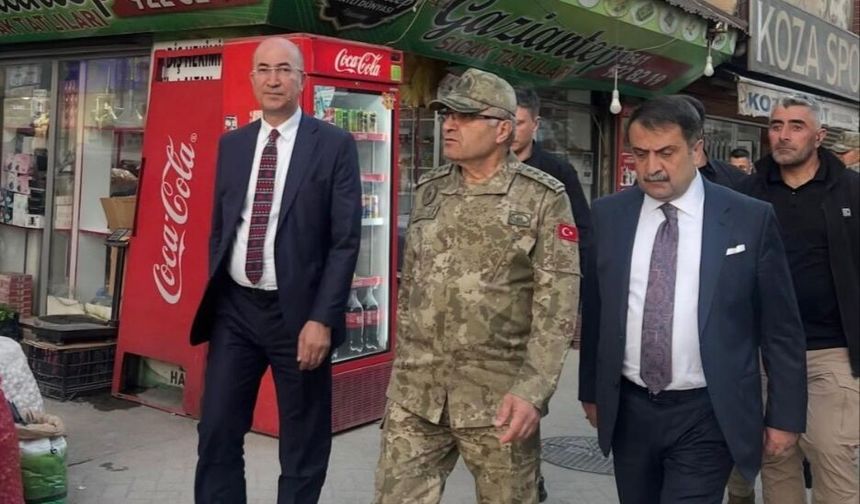 Kara Kuvvetleri Komutanı Orgeneral Metin Tokel Yüksekova’yı ziyaret etti