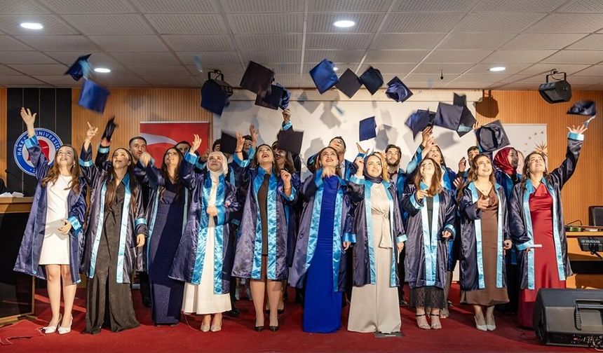 Hakkari Üniversitesi’nde Hemşirelik Mezunlarına Veda Töreni