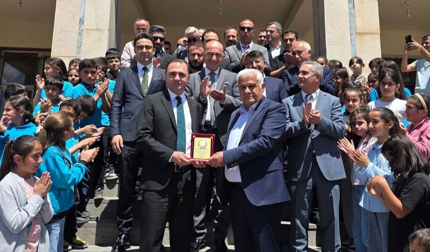 Yüksekova’da 40 Yıllık Eğitimci Emekliliğe Uğurlandı