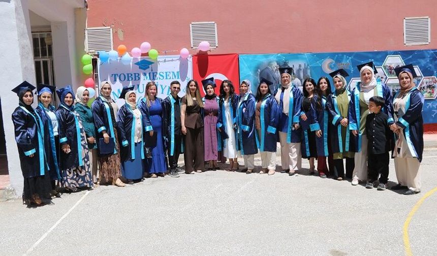 Hakkari TOBB Mesleki Eğitim Merkezi’nde 230 Öğrenci Mezun Oldu