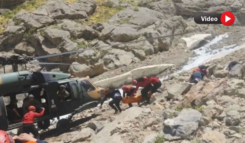 Hakkari’de Pancar Toplarken Yaralandı, Helikopterle Sevk Edildi