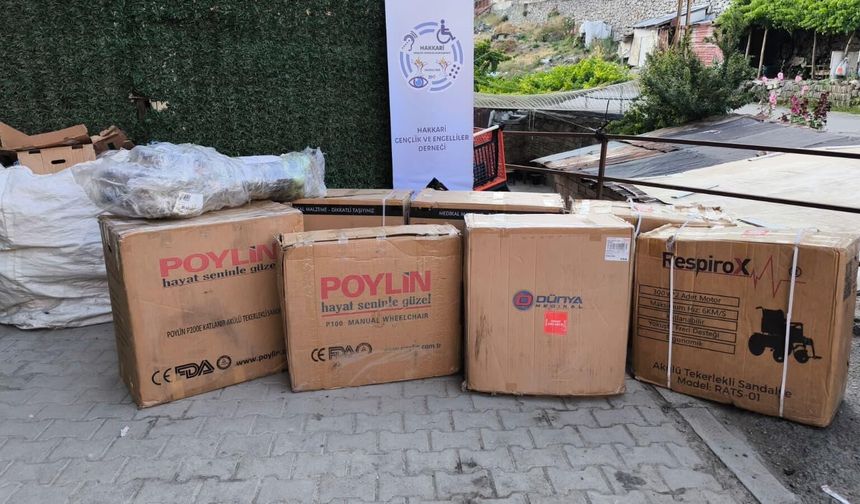 Hakkari’de ihtiyaç sahibi engellilere 10 tekerlekli sandalye desteği