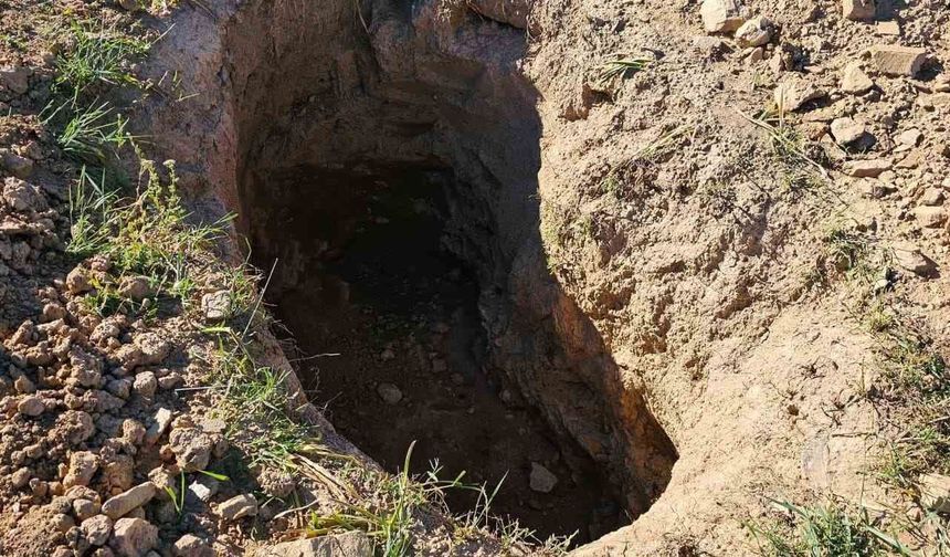 Hasköy’de yüzyıllık mezarlıklara defineci tahribatı