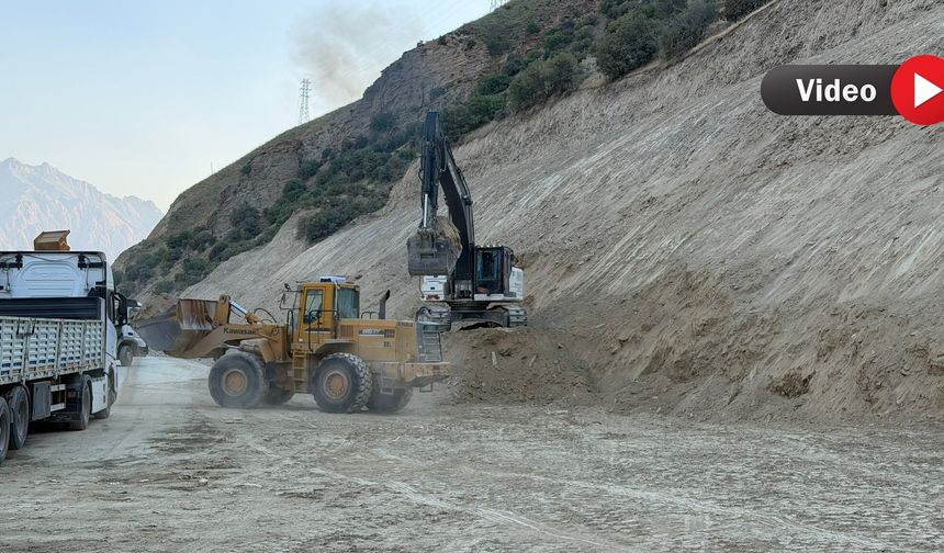 Hakkari- Van- Yüksekova Yolunda Çalışmalar Sürüyor