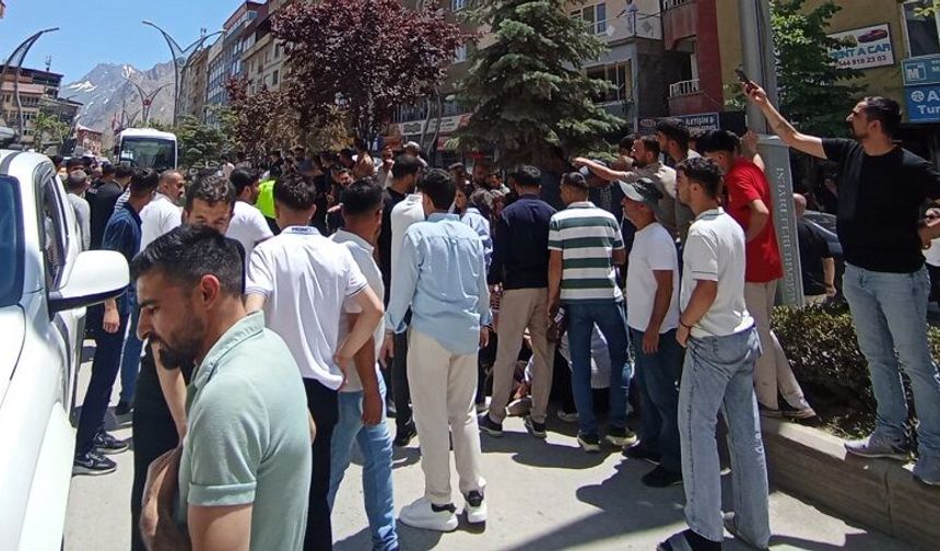 Hakkâri’de Otomobilin Çarptığı Anne ve Kızı Yaralandı