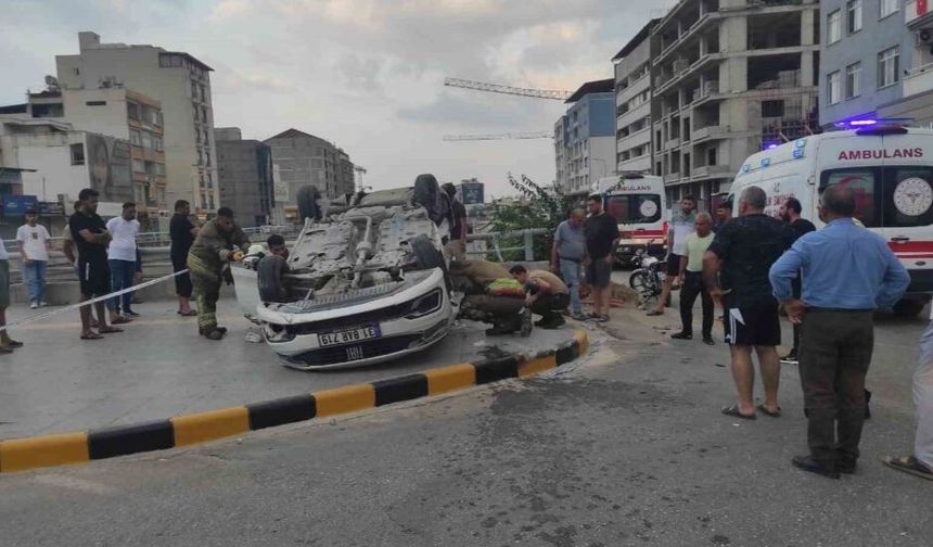 Takla atan otomobilde  2 genç can verdi