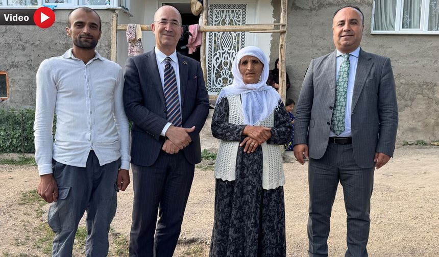 Belediye başkanlarından ineği telef olan Ayni Özbek’e destek ziyareti