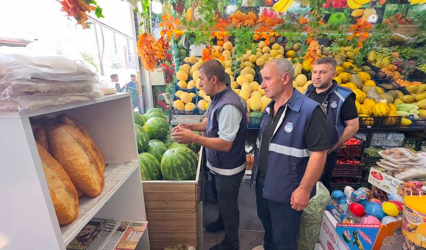 Yüksekova'da Zabıta Ekiplerinden Kaldırım İşgallerine Sıkı Denetim