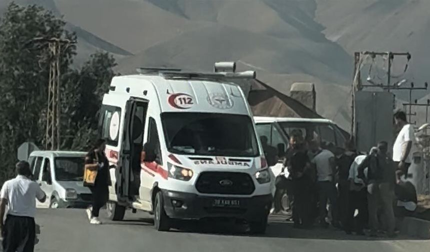 Yüksekova’da Kaza: 4 Kişi Yaralandı