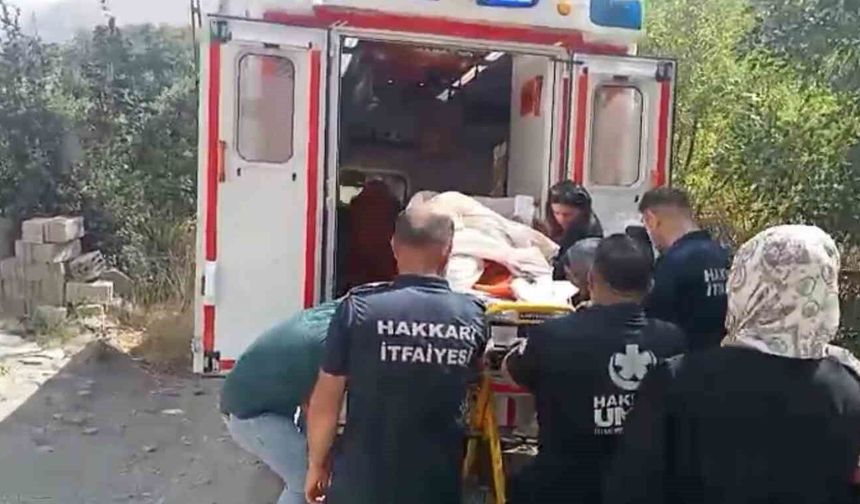 Hakkari’de 140 kiloluk yatağa bağımlı hasta için ekipler seferber oldu