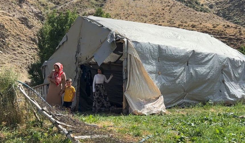 Toprak Kaydı, Ev Yıkıldı: Yüksekova’da 6 Kişilik Aile Evsiz Kaldı