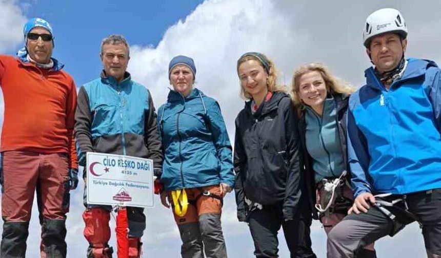 7 Dağcı, 4 Bin 135 Metrelik Reşko Zirvesi’ne Ulaştı