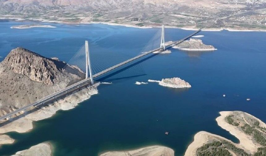 Bakan Uraloğlu: "Pertek Köprüsü ile iki il arasında kesintisiz kara yolu bağlantısı tesis edeceğiz"