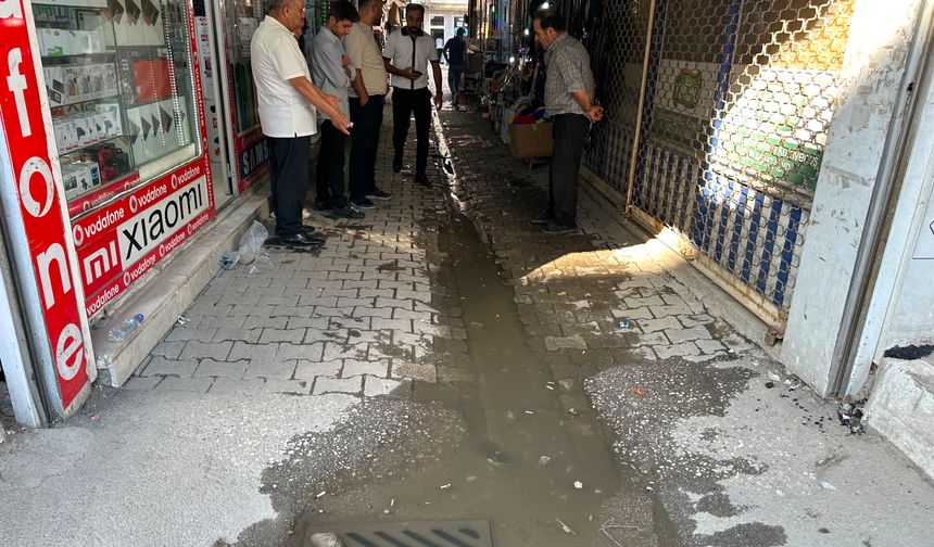 Yüksekova'da Pasajı Rögar Kokusu Sardı, Esnaf Kalıcı Çözüm İstedi