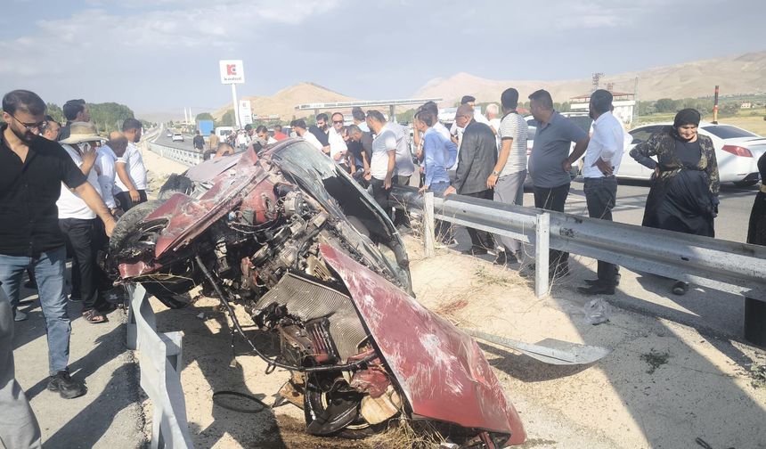 Hakkarili Aile Düğün Yolunda Kaza Yaptı: Ölü ve Yaralıların İsmi Belli Oldu