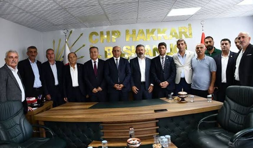CHP Genel Başkan Yardımcıları Hakkari'de partililerle buluştu