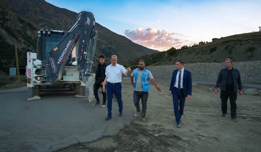 Hakkâri-Yüksekova Yolunda Panel Köprüler Tarihe Karışıyor