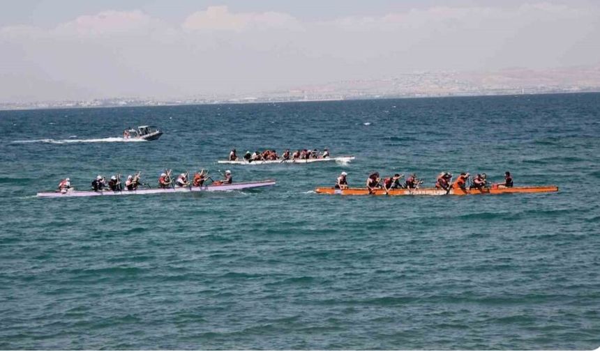 Van’da düzenlenen 12. Su Sporları Festivali sona erdi