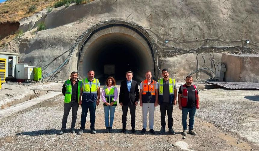 Kaymakam Hülür, T-2 Tüneli’ndeki çalışmaları yerinde inceledi