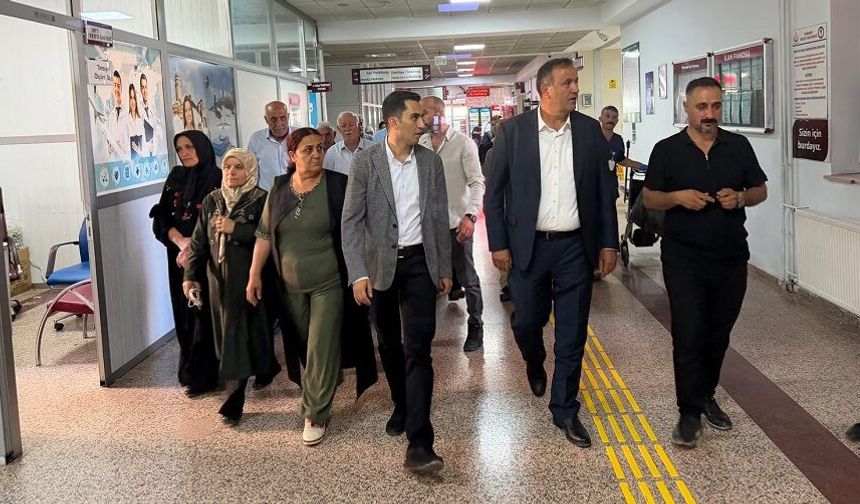 DEM Parti heyeti Hakkari’de hastaları yalnız bırakmadı