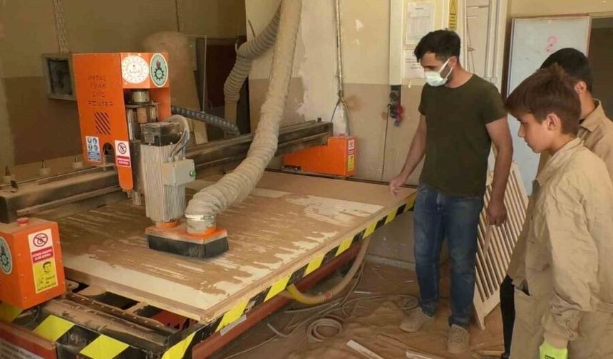 Hakkâri’de öğrenciler tatilde de üretim yapıyor