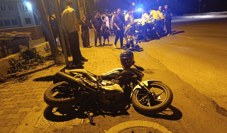 Yüksekova’da otomobil ile motosiklet çarpıştı: 1 yaralı