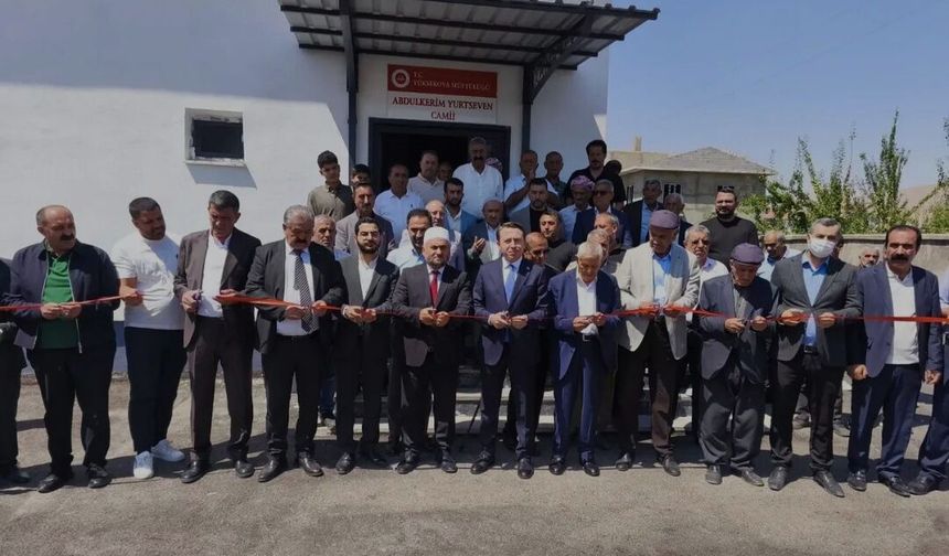 Yüksekova’da Abdülkerim Yurtseven Camii ibadete açıldı