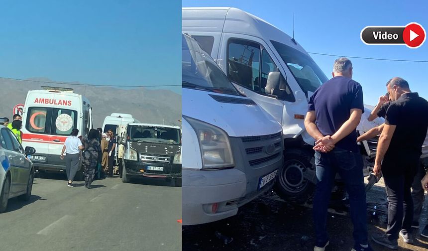Yüksekova’da minibüs ile işçi taşıyan kamyonet çarpıştı: 10 kişi yaralandı