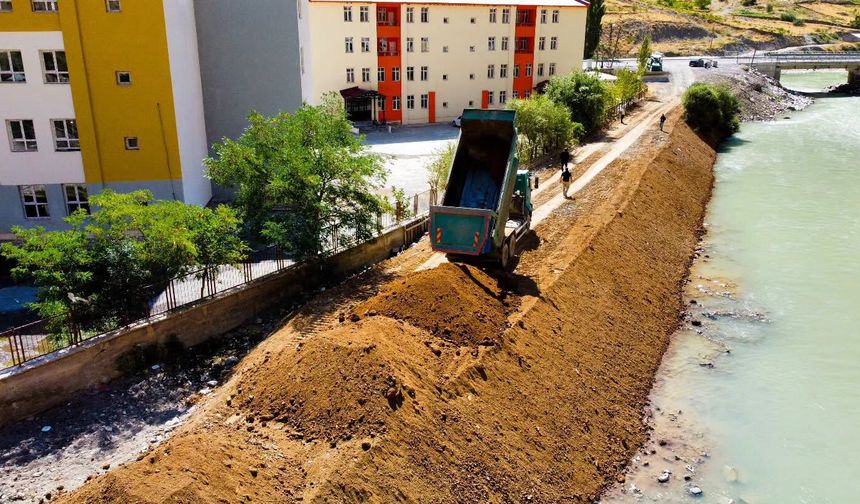 Hakkari’de taşkın riskine karşı çalışma başlatıldı