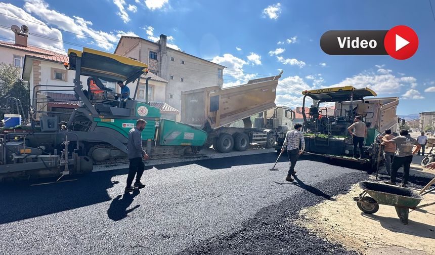 Yüksekova’da 5 Farklı Yolda Sıcak Asfalt Çalışması