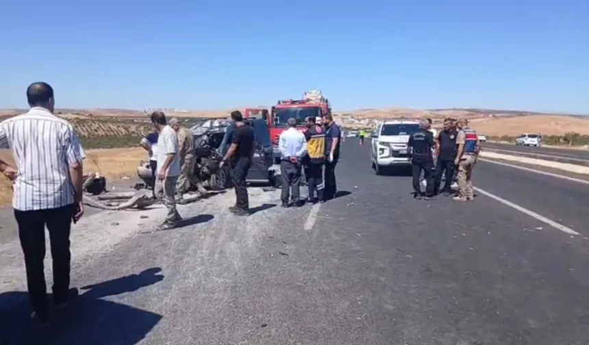Hafif ticari araç kamyona çarptı: 4 ölü, 2 ağır yaralı