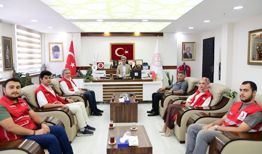 Kızılay Yeşilyurt Şubesi’nden eğitime 75 laptop desteği