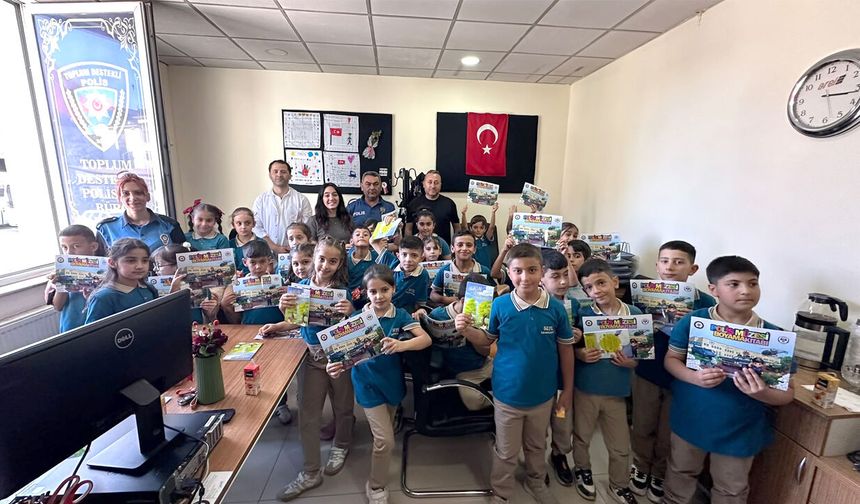 Yüksekova’da Minik Öğrencilerden Polislere Renkli Ziyaret